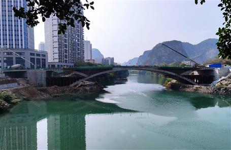 龙江六桥工程主体桥面全幅贯通